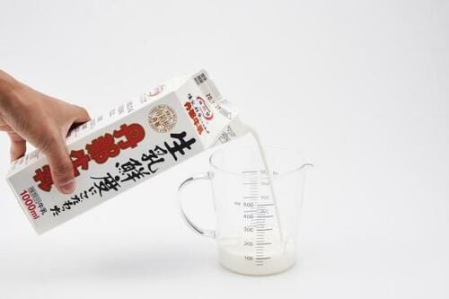 手順1:パック牛乳を1割程度減らす