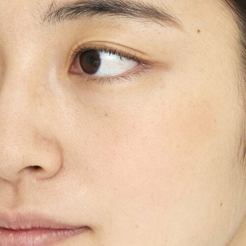 顔がシャープに見える、大人のオレンジチーク オレンジチークおすすめ イメージ