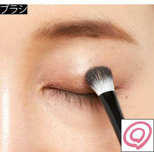 くすみやすい茶色は柄の長いブラシを使う