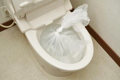 浸水時に備えておきたい「厚手ゴミ袋」をテスト イメージ