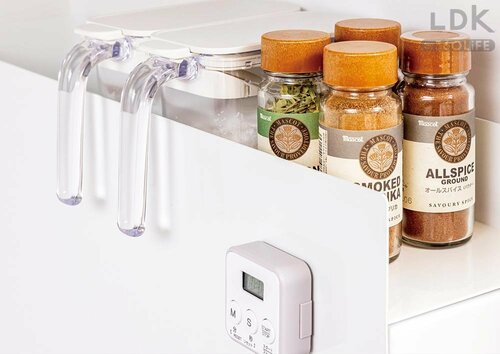 重いボトルの取り出しもスムーズ LDKベストバイ調味料ラックおすすめ イメージ3