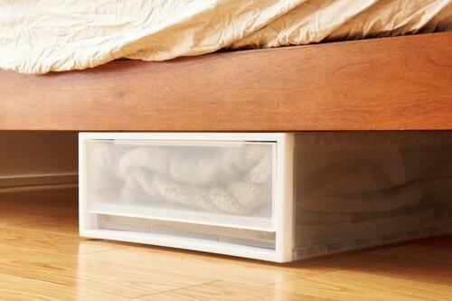 その4：オフシーズン物の収納ベッド下にすっぽりしまい込もう イメージ3