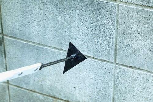 隅っこや細かいところには「スリム三角ホー」もおすすめ 草取り器おすすめ イメージ2