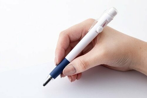 紙媒体のスクラップはデザインナイフで楽々