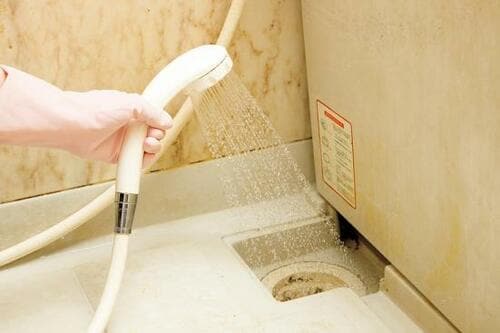 【ハウツー】「お湯→クリーナー」でヘドロを溶かす! イメージ