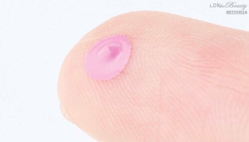 ワンポイントテク：ドバッとつくので少量ずつ塗るのがベスト デパコスそっくりプチプラおすすめ イメージ