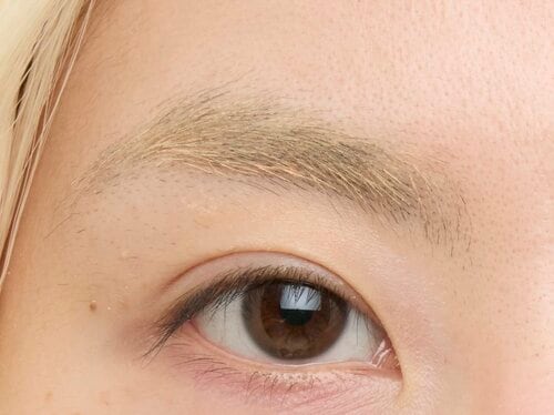 美眉度&自眉抑え度:均一に塗れずダマが発生 眉コンシーラーおすすめ イメージ