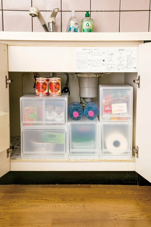 無印の半透明ストッカー＆ケースでシンク下スッキリ！ イメージ2