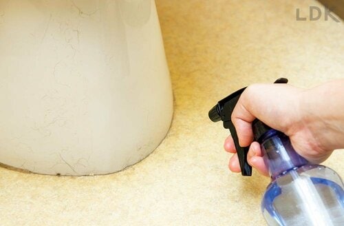STEP1:クエン酸水を吹きかける トイレ洗剤おすすめ イメージ