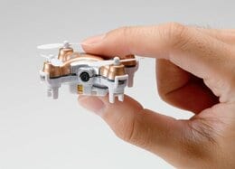 たった17グラムの「ドローン」が<br>1万円以下で空撮までできました。