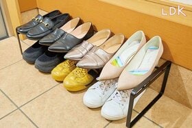 「靴って出しっぱがラクなんよね」最大7足置ける“伸縮”ラックが便利すぎた【LDK】