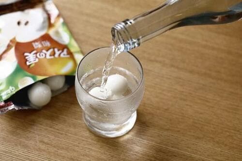 SNSでバズってる「お酒 in アイス」レシピをプロと実食! イメージ