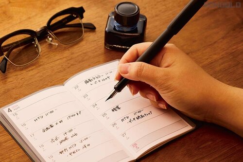 【高級感】モダンで重厚感あふれるマットな質感 万年筆おすすめ イメージ2