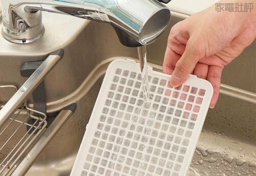 【吸気フィルター】掃除機などで網についたホコリを吸引(月2～4回) 加湿器おすすめ イメージ2