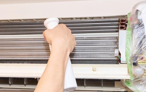 STEP12:しっかり拭き上げて防カビ剤で仕上げる エアコン掃除おすすめ イメージ2