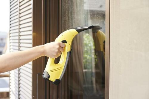 掃除下手でも簡単、爆速で掃除終了「窓用バキュームクリーナー」