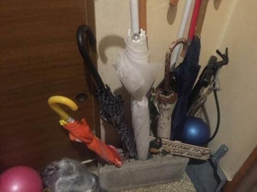 玄関の傘立て