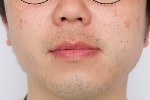 仕上がりはバッチリ！ ポロポロ崩れやすい点が不評 メンズ色付きリップおすすめ イメージ2