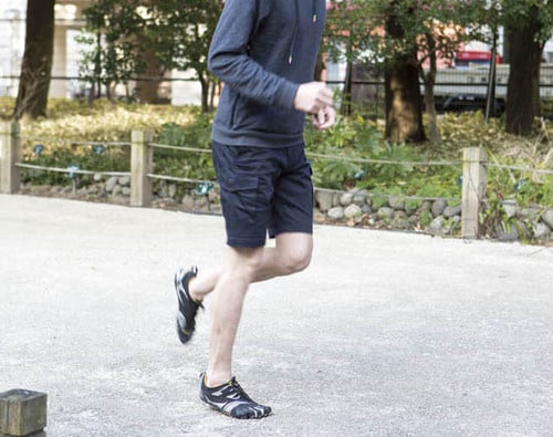 走り方や歩き方を見直すことができる！ イメージ