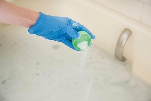 風呂釜がハイター湯を取り込んでキレイになる