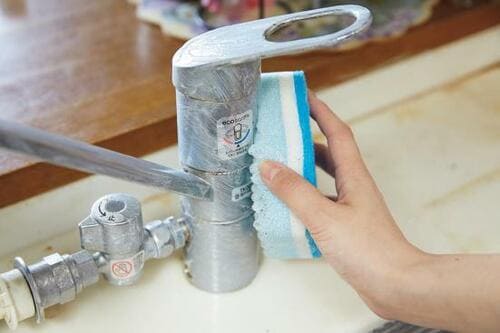 【ハウツー】水垢を専用洗剤でラクに落とす方法