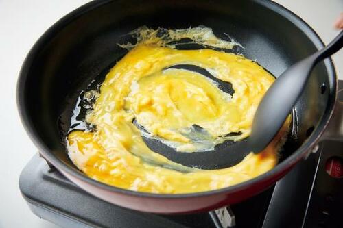 卵ちょい足しで味がマイルドに！Cook Do「干焼蝦仁用」 イメージ3