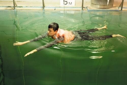 カンタン着用はうれしいけど 動きにくさが懸念点 イメージ2