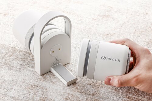 充電スタンドに装着したまま使用でき、持ち運びも便利! 防水スピーカーおすすめ イメージ2