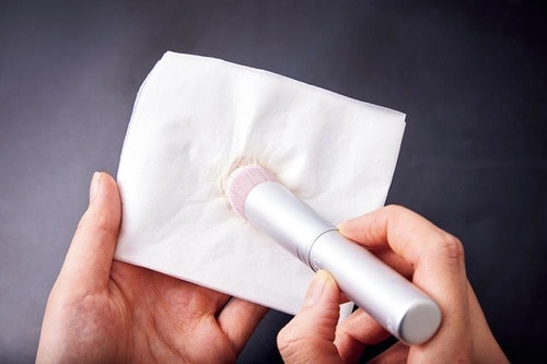 【毎回のお手入れ】ティッシュオフで汚れを落とす イメージ
