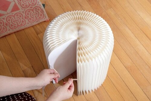 インテリアのプロも感激！たたんでしまえるおしゃれ紙製スツール!! イメージ3