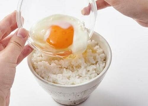 「黒コショウがピリッ! 背徳的半熟卵メシ」2