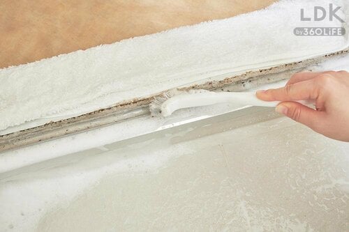 STEP2：中性洗剤で汚れを落とす イメージ