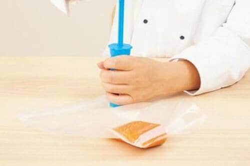 真空保存袋とは? 卓上の真空パック機との違い イメージ