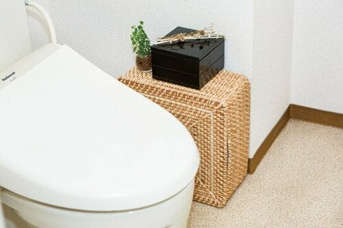 「ラタン」でトイレットペーパーをさりげなく隠すテクニック