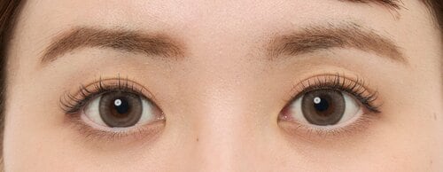 <!--td {border: 1px solid #cccccc;}br {mso-data-placement:same-cell;}--> 愛らしい印象に仕上がる グレーカラコンおすすめ イメージ