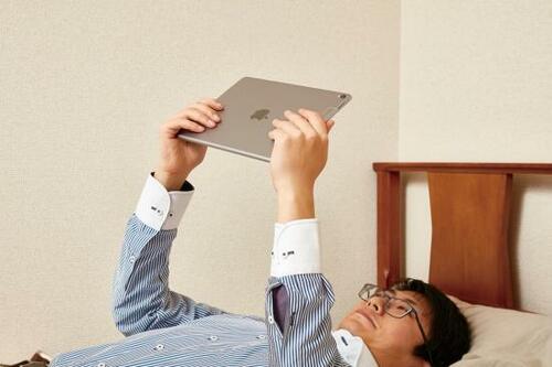 iPadの「長時間持ち上げ」はツライ…そこで登場する「iPad用スタンド」