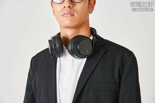 首元のポイント ヘッドホンのおしゃれなファッションコーデおすすめ イメージ