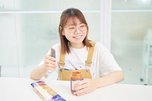 ピタッと密着して簡単に開くダイソー 瓶オープナーおすすめ イメージ3