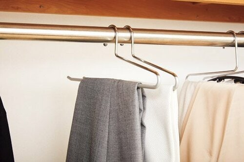見た目も良くて機能も十分カインズのスラックスハンガー イメージ