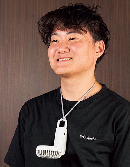 使い勝手：首にかければハンズフリーで使えてデスクファンとしても使用可能 ハンディファンおすすめ イメージ