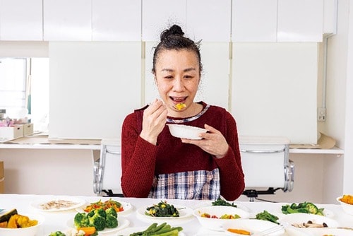 冷凍野菜を実食テストした料理家の風間章子さん