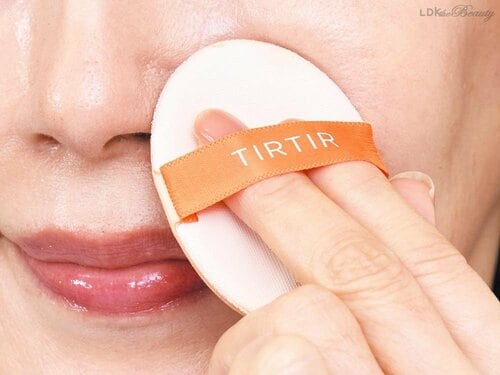 年齢肌こそラクにツヤ美肌になれるコンパクトファンデを 50代、60代向けファンデーションおすすめ イメージ