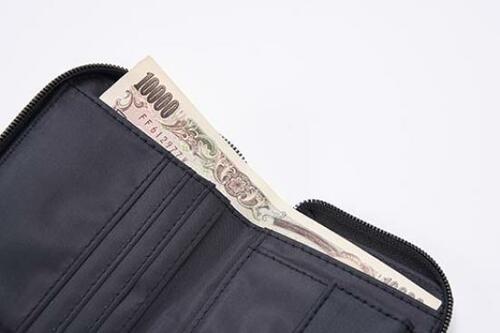 スリムなのに1万円も入る!