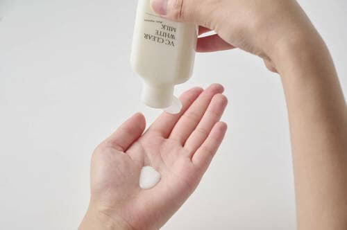 使用感:液切れがよく適量を出しやすいボトル ビタミンC乳液おすすめ イメージ