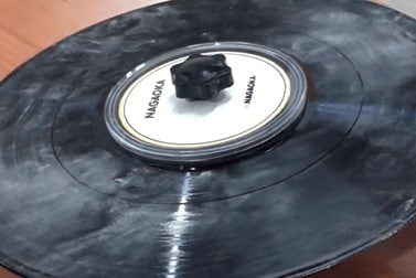1:ラベルプロテクターを付ける レコードメンテナンスおすすめ イメージ