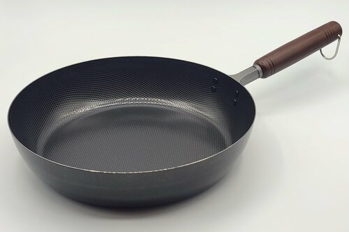 10位: 香ばしさよりも苦みが勝つ 双葉工業 スーパーエンボス 鉄製フライパン 26cm 鉄フライパンおすすめ イメージ