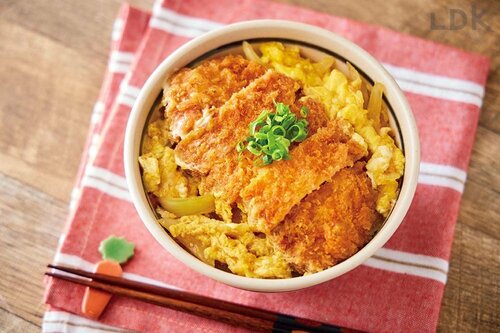 1枚で大満足な仕上がり! 業務スーパーでおすすめの冷凍カツおすすめ イメージ2