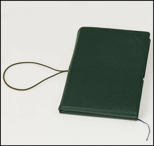 カバーを付けたままたためて、バッグに入れて運びやすい ビジネス手帳おすすめ イメージ3