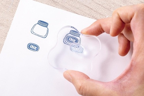 透けて見えるから狙った位置に押せる！ イメージ