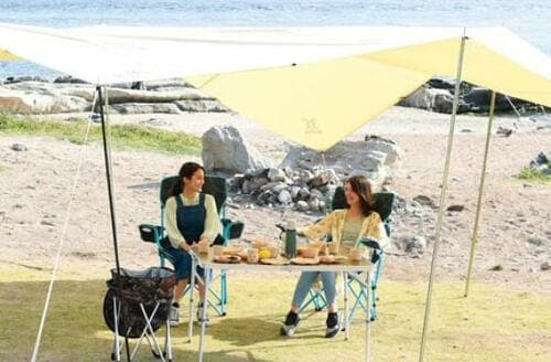 タープの役割は「リビングダイニング」です